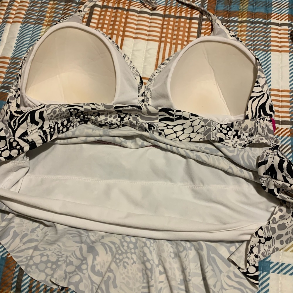 Cute Catalina Tankini Top - Picture 10 of 11